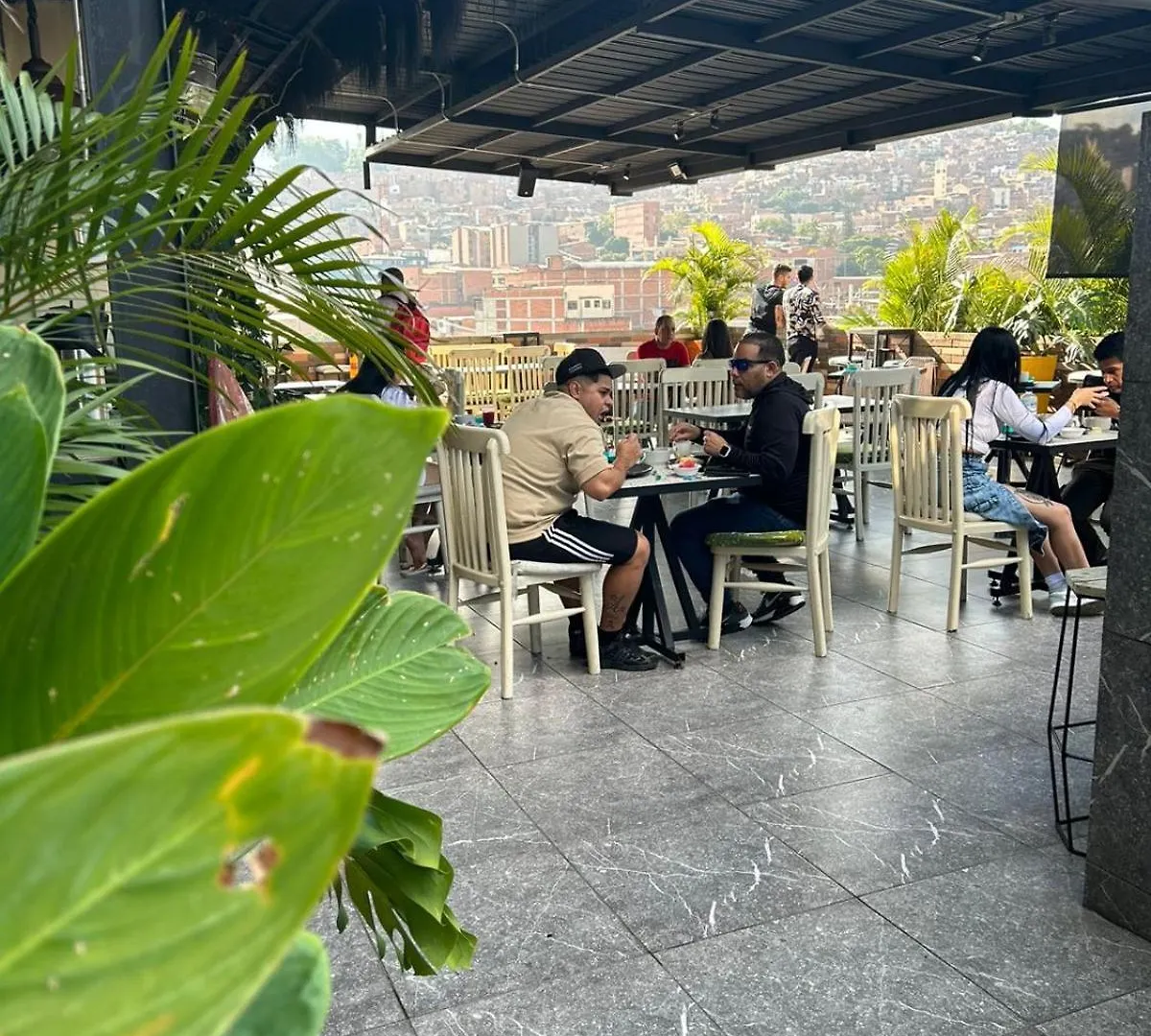 מדיין Hotel App Mde