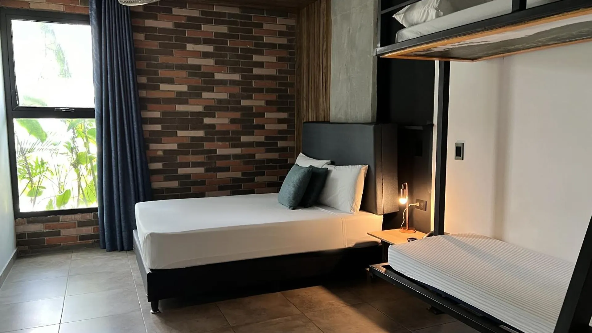 מדיין Hotel App Mde